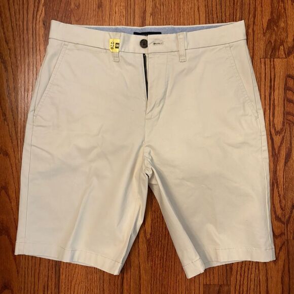 TOMMY HILFIGER Classic Fit Chino Shorts Khaki Beige Size 30 - Picture 1 of 6